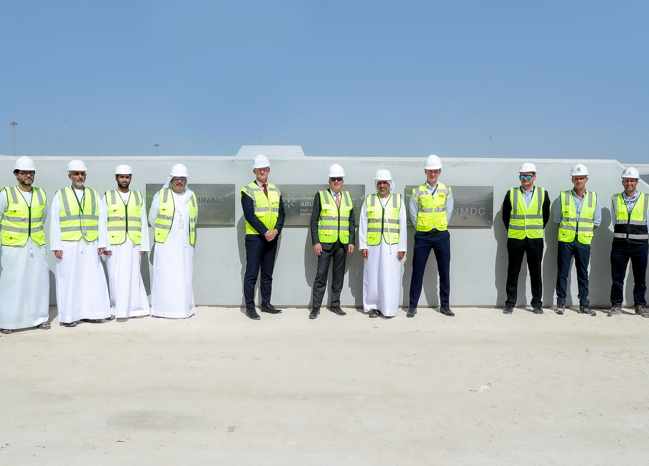 مجموعة موانئ أبوظبي تحقق تقدماً في أعمال تطوير محطة "سي إم إيه تيرمينالز ميناء خليفة"