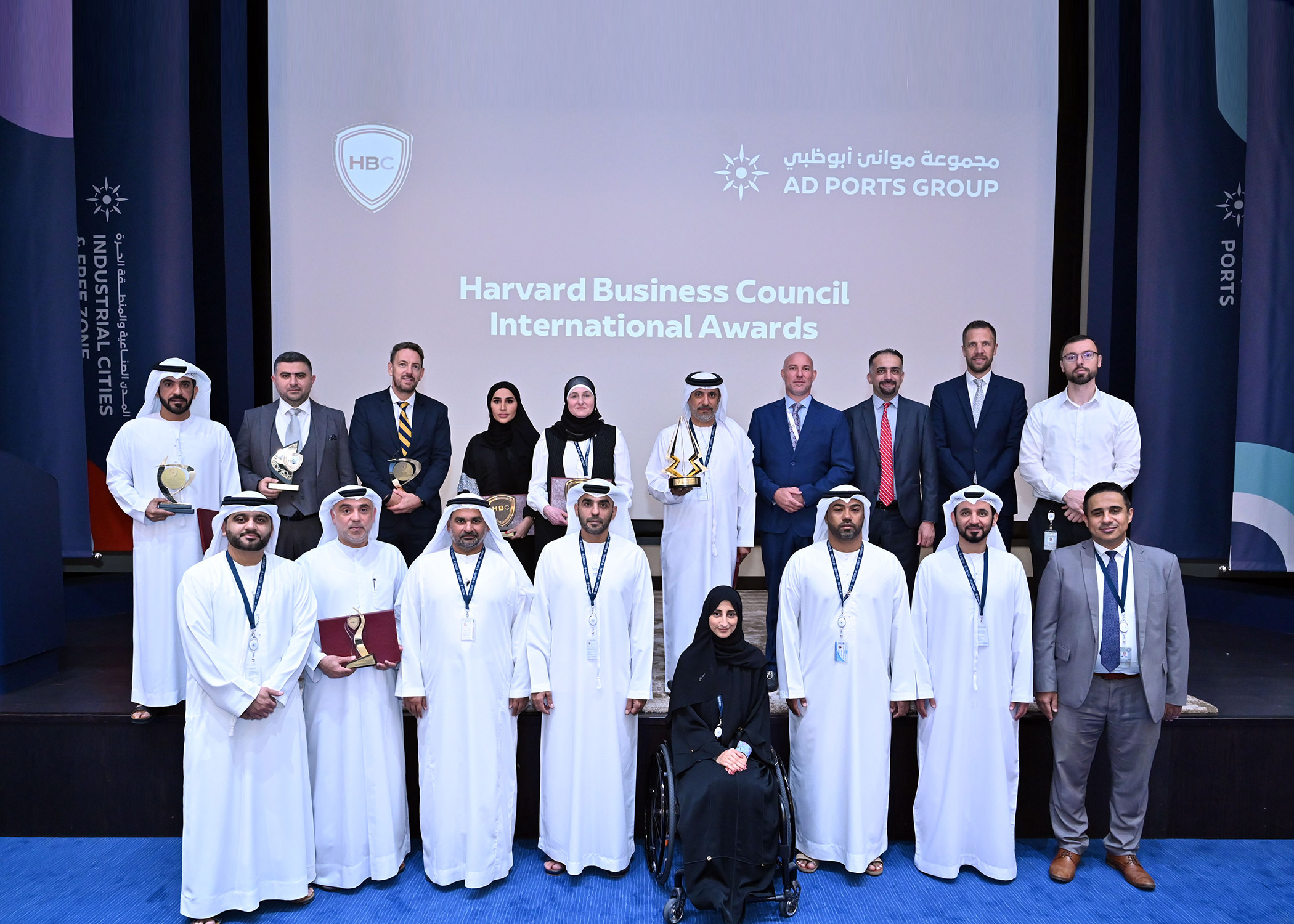 مجموعة موانئ أبوظبي تتصدر الفائزين بسبع جوائز مرموقة من جوائز مجلس هارفارد العالمية للأعمال لعام 2022